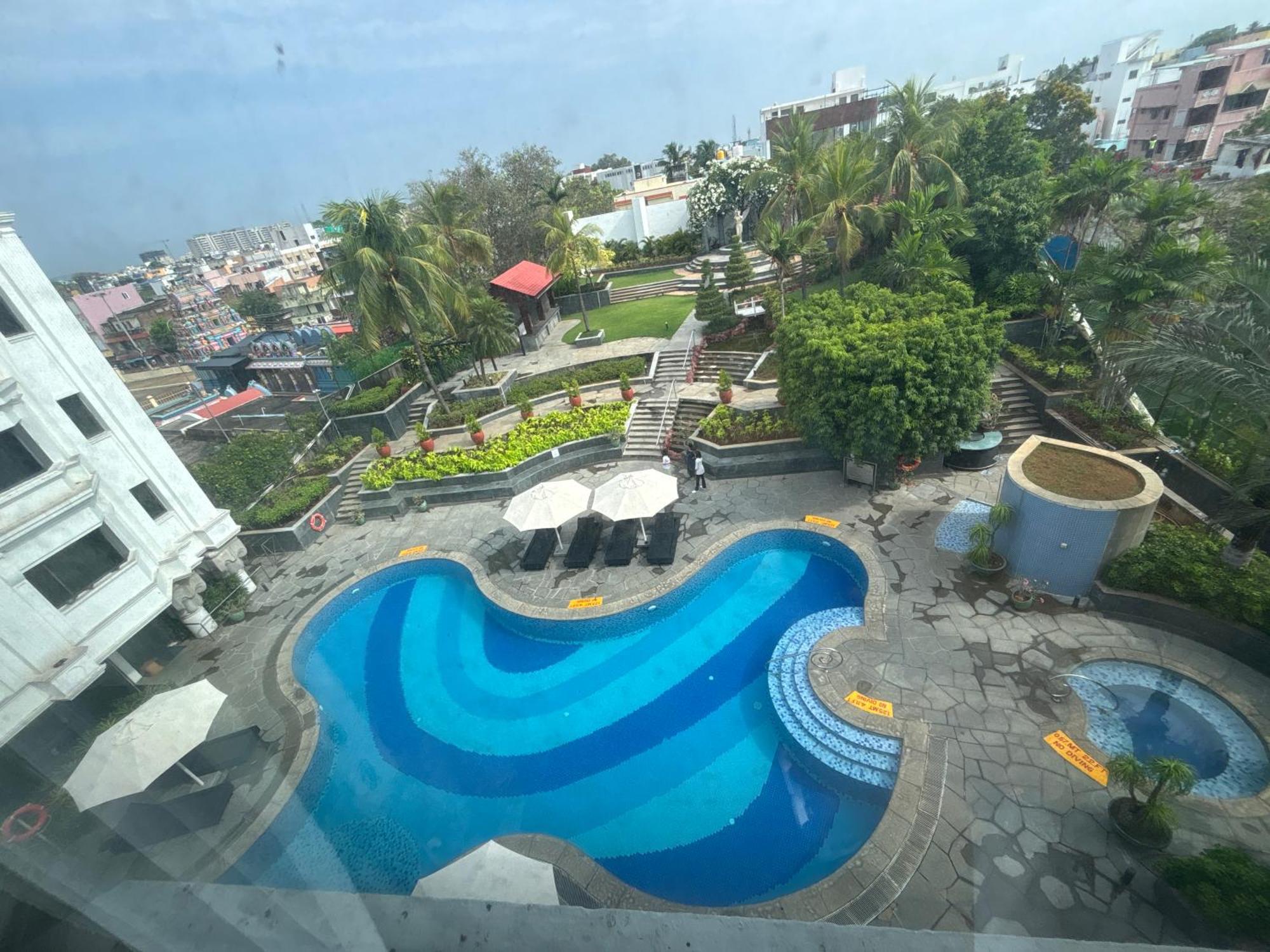 Le Royal Meridien Chennai Exterior photo